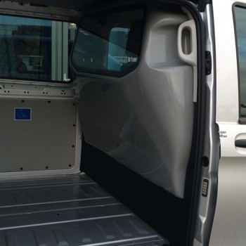 Trennwand B-Säule GfK - Mercedes Vito (ab 14-) mit Durchlademögl.+ Griffmulde R - ohne Scheibe