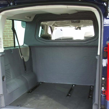 Trennwand C-Säule GfK - Citroen Jumpy/ Fiat Scudo/ Peugeot Exp. Kombi (07-16) - mit Scheibe