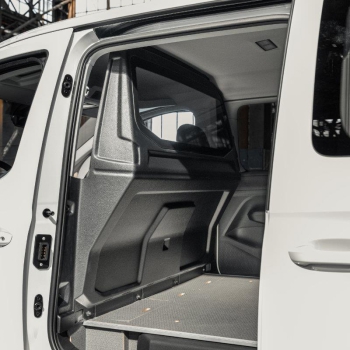 Trennwand B-Säule ABS - VW Caddy V Life (20-)/ Ford Connect Tourneo III (24-) mit Scheibe/ Boden L2