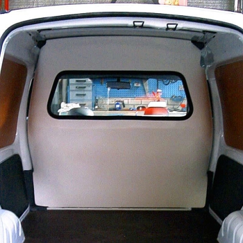 Trennwand B-Säule GfK - Nissan Kubistar/ Renault Kangoo (97-07) - mit Scheibe