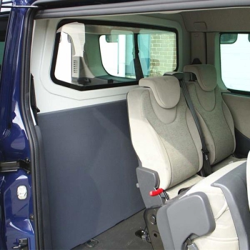Trennwand C-Säule GfK - Citroen Jumpy/ Fiat Scudo/ Peugeot Exp. Kombi (07-16) - mit Scheibe