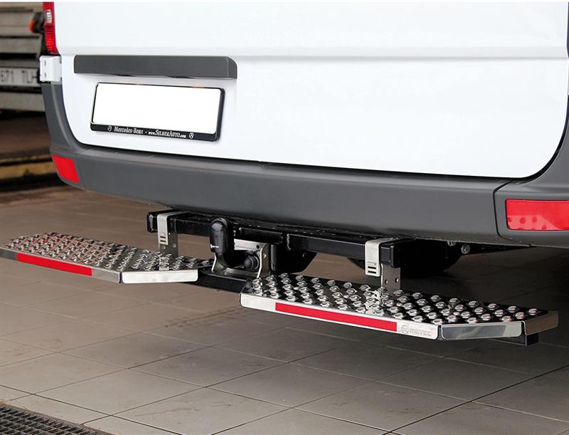 Edelstahltrittstufe mit Stahlunterbau - Trittflächenbreite 2 x 750 mm - AHK