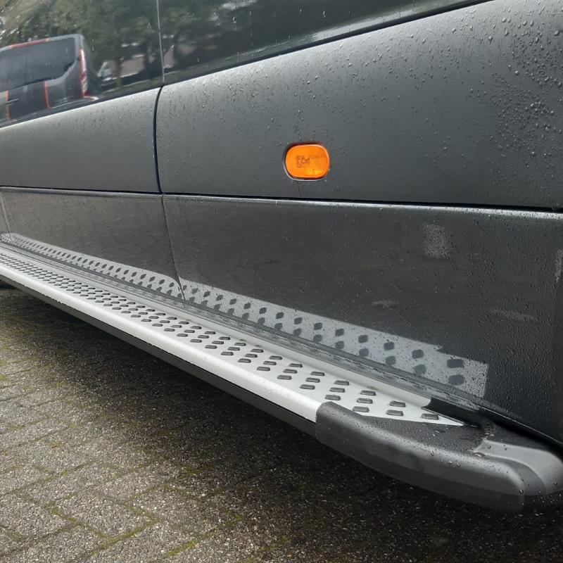 Trittbretter AT Serie - Iveco Daily (ab 2024-) - L4/ L5 (RS4100mm) - silber